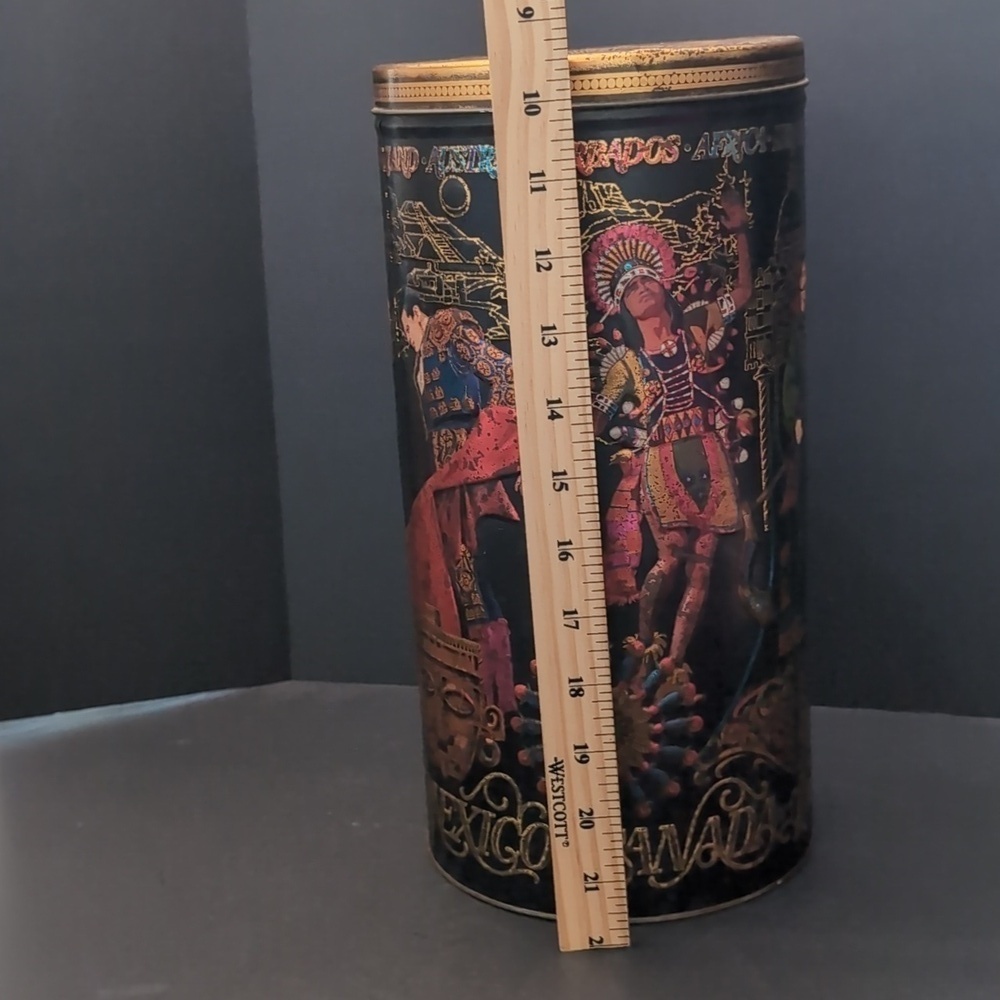 Vintage Colorful Cylindrical Tin Features People From Different Countries. - Picture 15 of 16